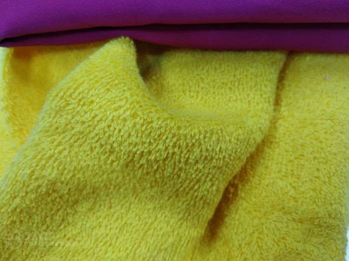 Rizo de toalla amarillo