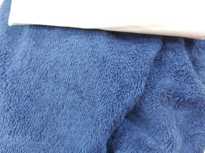 Rizo de toalla azul marino