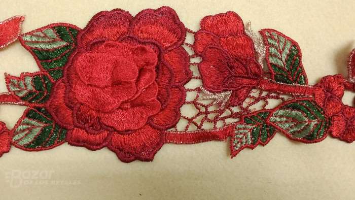 Pasamanerias de rosas rojas en 3D de 8cm de ancho