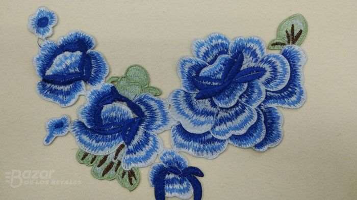 Fantasia aplicacion flores en tonos azules