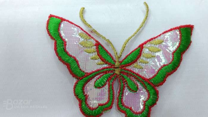 Aplicacion de mariposa en verde y rojo de 9 x 6cm.