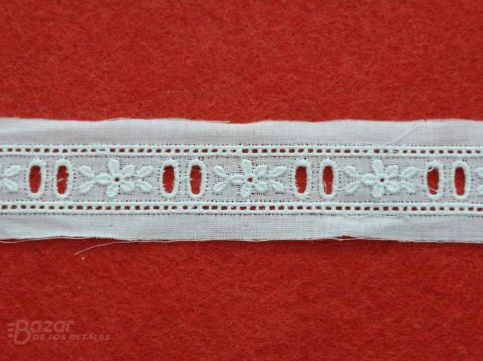 Entredos bordado blanco de 2,50cm de ancho