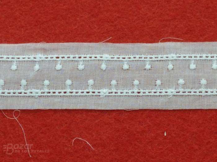 Entredos bordado blanco de 2,50cm de ancho