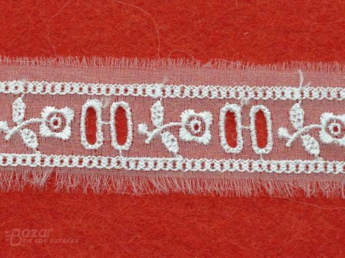 Entredos de organza bordado con hilo de seda blanco de 2cm de ancho