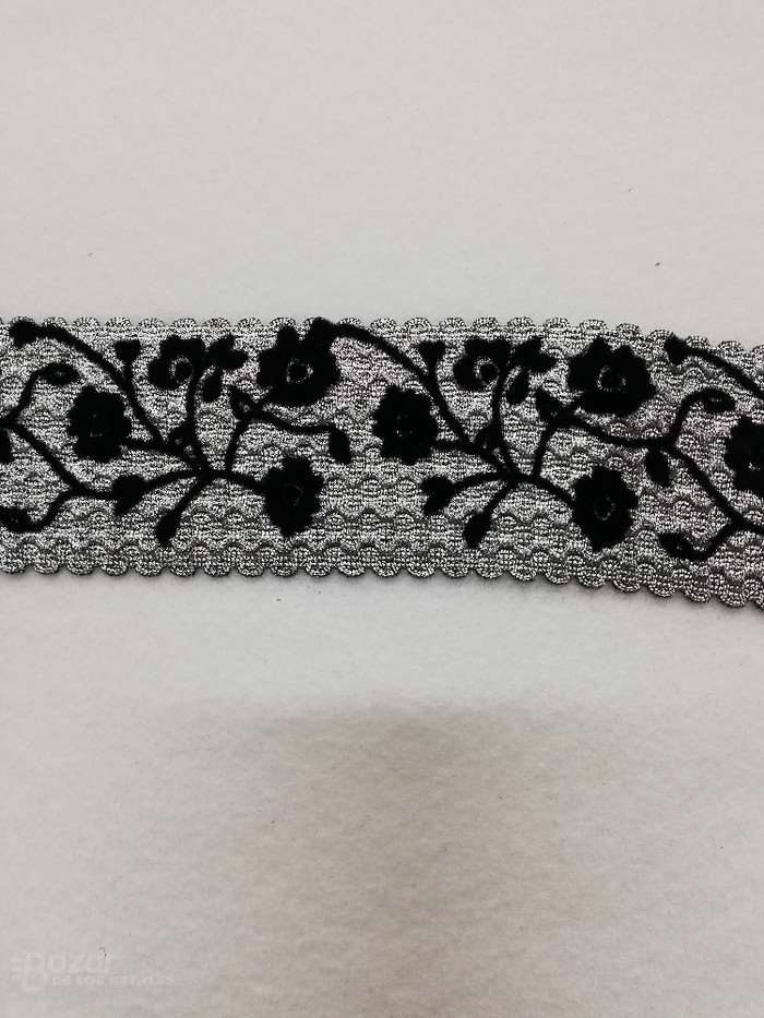 Pasamaneria de fantasia elastica en plata bordado con hilo de terciopelo negro de 6ctm de ancho